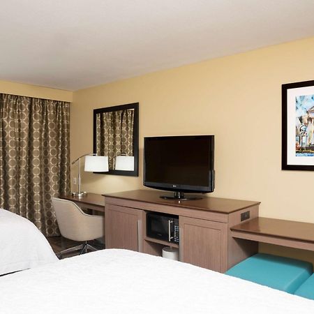 Hampton Inn & Suites Фримонт Экстерьер фото