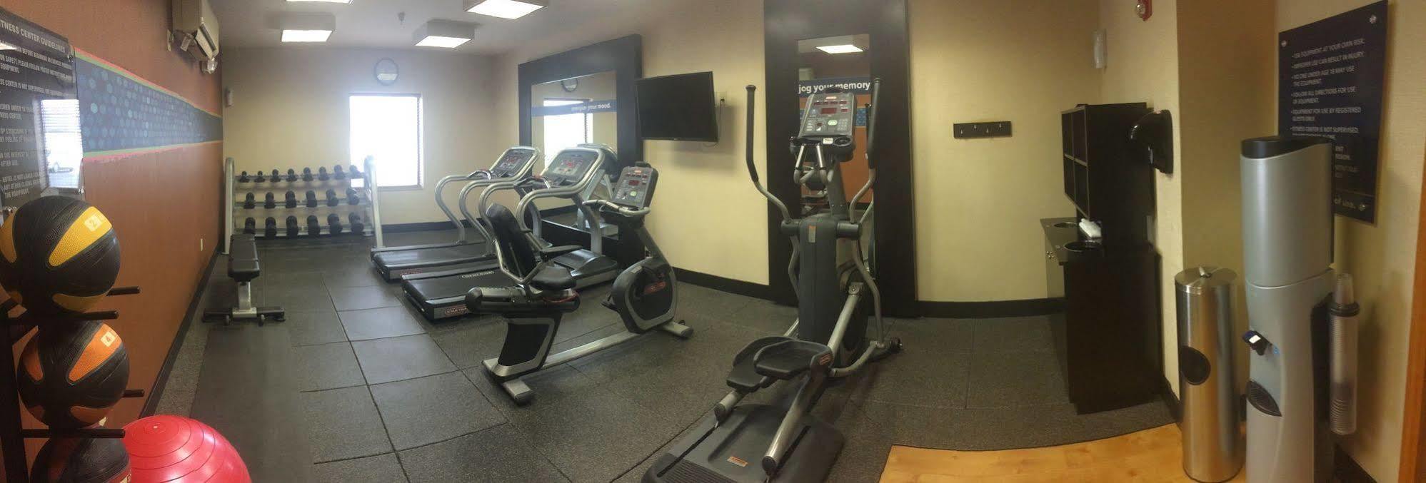 Hampton Inn & Suites Фримонт Экстерьер фото