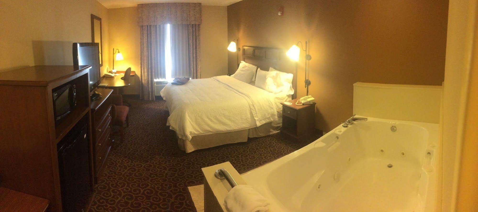 Hampton Inn & Suites Фримонт Экстерьер фото
